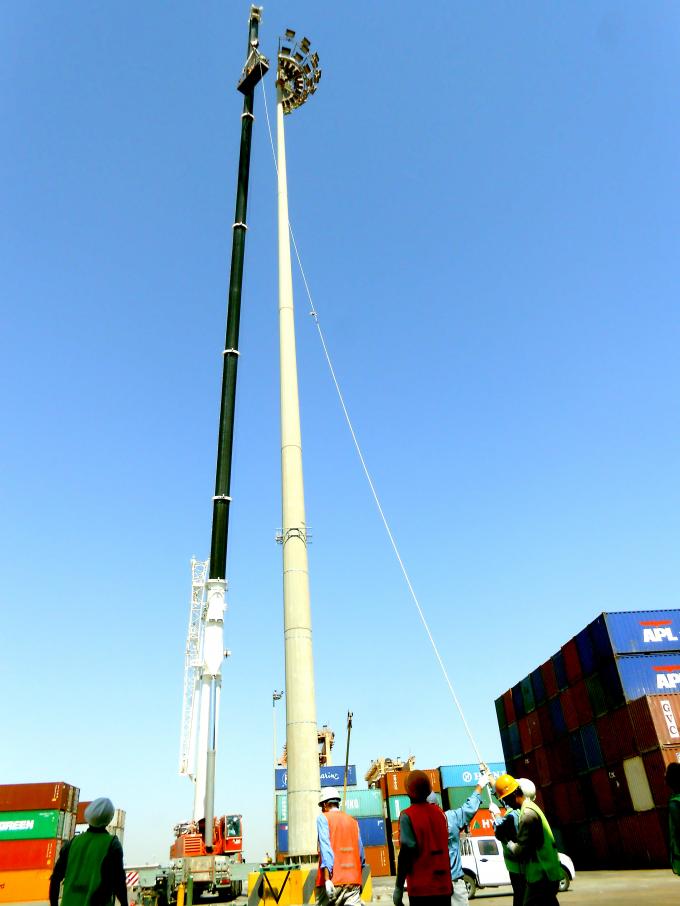alto palo de acero galvanizado los 6-15m poste ligero, iluminación poste al aire libre para el puerto de Damman 1