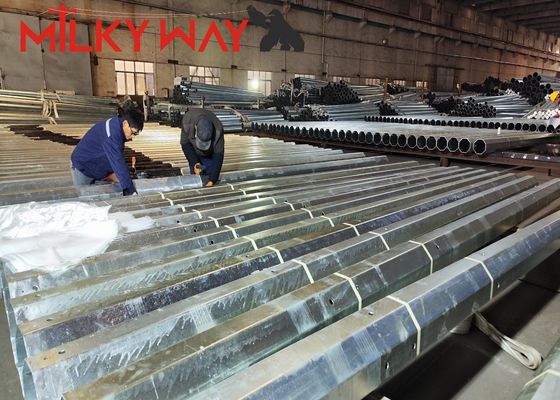 Porcelana Poste metálico eléctrico galvanizado de transmisión de 9m 200dan 400dan 650dan para línea de distribución proveedor