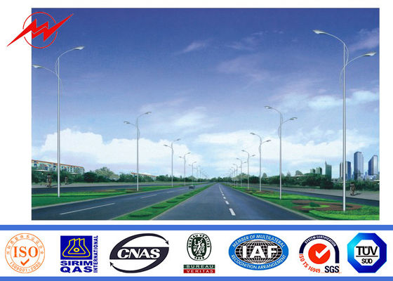 Pintura HDG los 9m poste de acero galvanizado Outreach dual con el brazo cruzado dos