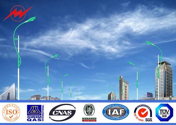 Calle solar postes ligeros del camino los 7m del solo brazo a prueba de choques para la iluminación del campus