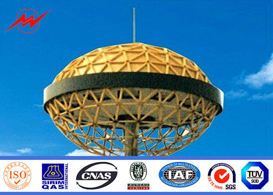 HDG que pinta el alto palo poste de los 70M con el sistema de elevación para la iluminación de la plaza