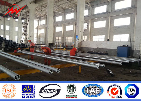 Calle galvanizada brazo doble solar octagonal postes ligeros con el reborde