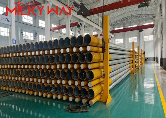 Línea de transmisión de postes de acero de 20-40 m con galvanización en caliente de 80-100 μm