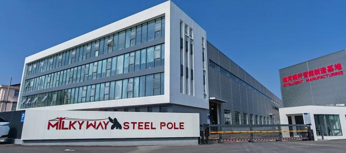 8m 9m Pollo de acero galvanizado por inmersión en caliente para la iluminación de la calle Polos para África 0